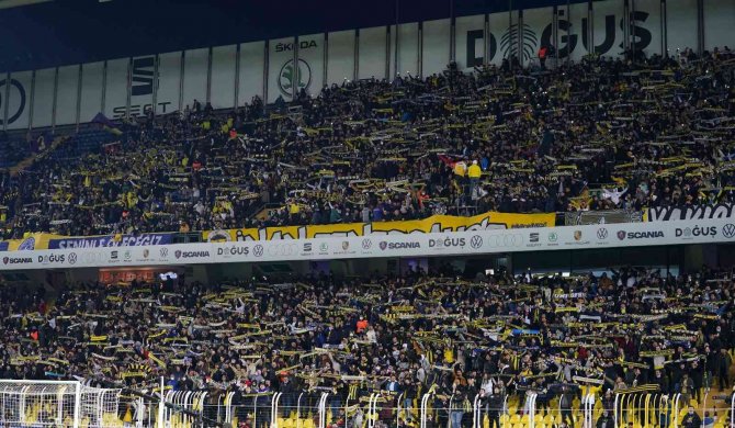 Spor Toto Süper Lig: Fenerbahçe: 0 - Medipol Başakşehir: 0 (Maç Devam Ediyor)
