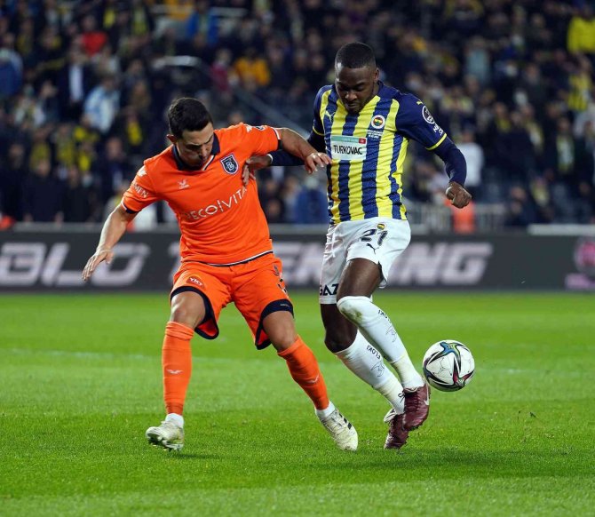 Spor Toto Süper Lig: Fenerbahçe: 0 - Medipol Başakşehir: 0 (İ̇lk Yarı)