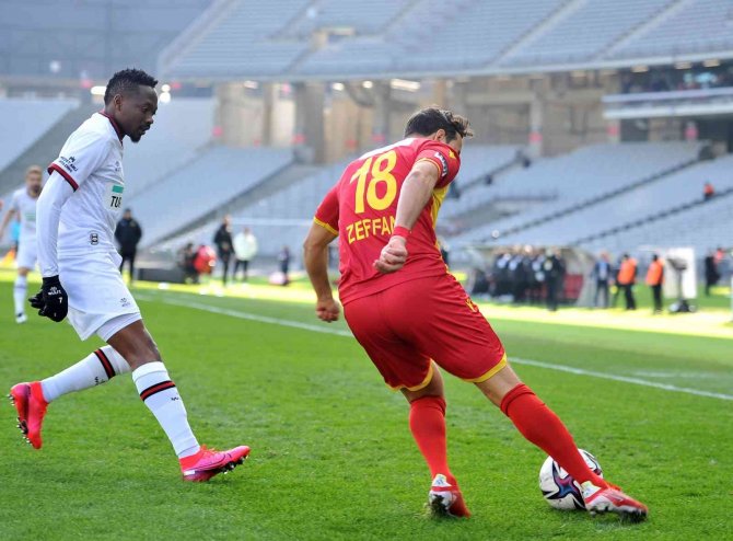 Spor Toto Süper Lig: Karagümrük: 0 - Yeni Malatyaspor: 0 (Maç Devam Ediyor)