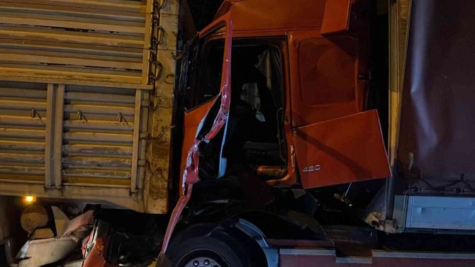 Tekirdağ’da İki Tır Çarpıştı, Sıkışan Sürücü Kurtarıldı