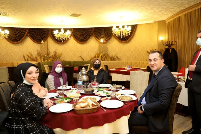 Başkan Osman Nuri Ekim Öğrencilerle Buluştu