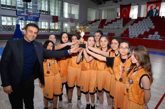 Bozüyük Belediyesi Eğitim Ve Spor Kulübü İl Şampiyonu Oldu