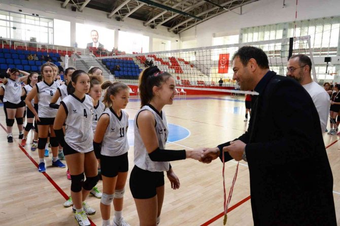 Genç Sporcular Gururlandırmaya Devam Ediyor