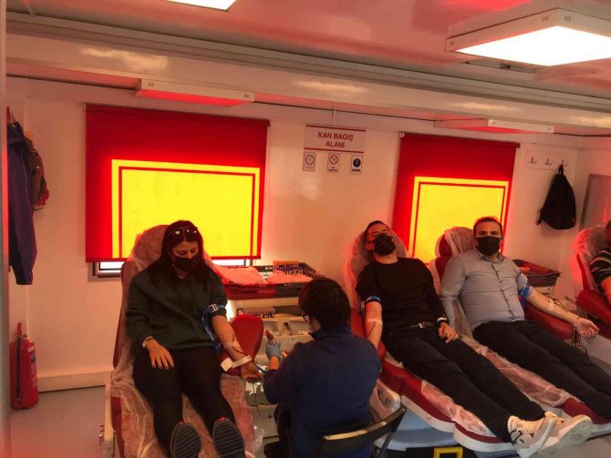 Urla’da Chp’li Gençlerden Kan Bağışı