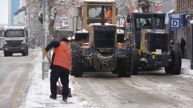 Van’da Kar Yağışı Sevindiriyor
