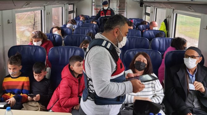 Jandarma Trenlerde ’Huzur Uygulaması’ Yaptı