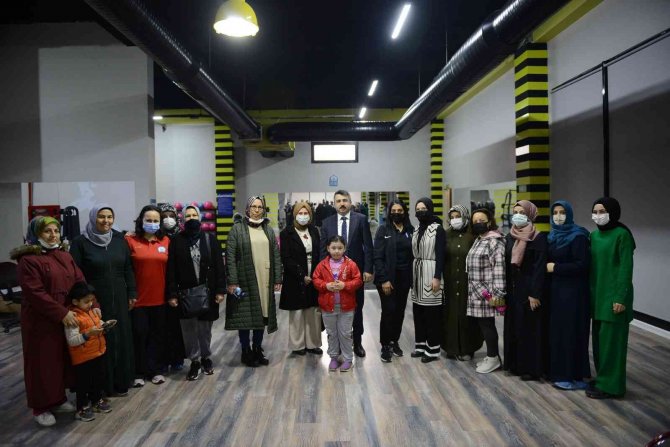 Spor Merkezleri Yıldırımlı Kadınları Bekliyor
