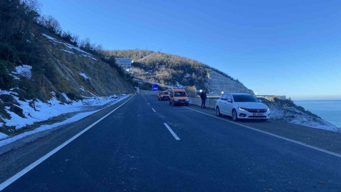 Heyelan Zonguldak-i̇stanbul Karayolunu Ulaşıma Kapattı