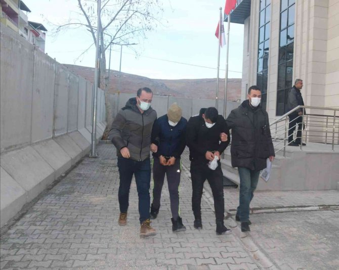 Elazığ’da Akü Hırsızları Tutuklandı