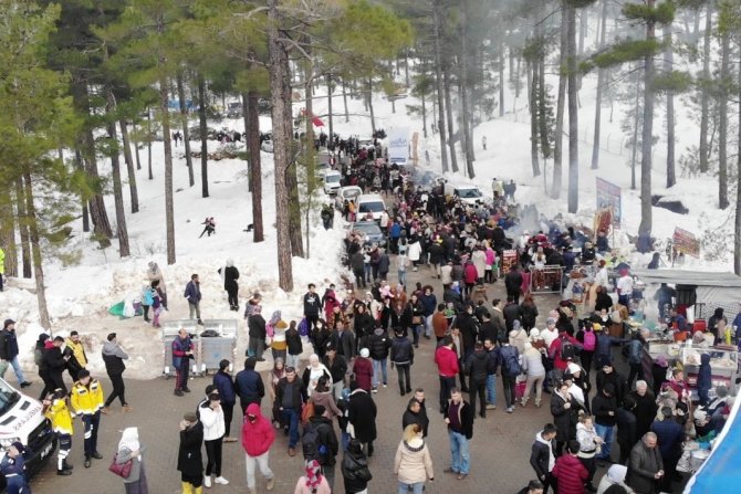 Aladağ Kardan Adam Şenliği Renkli Görüntülere Sahne Oldu