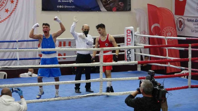Türkiye Gençler Boks Şampiyonası’nda Madalyalar Sahiplerini Buldu
