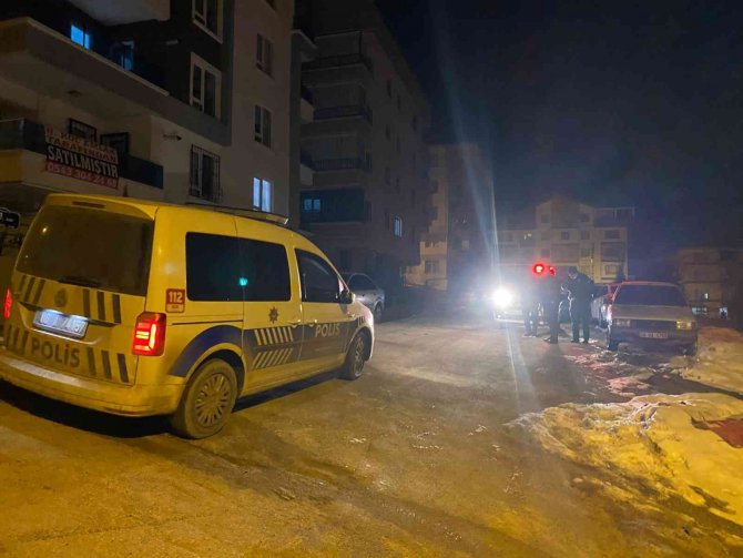 Ankara’da Bir Kişi "Eski Kız Arkadaşıyla" Görüşen Kişiyi Silahla Sırtından Vurdu
