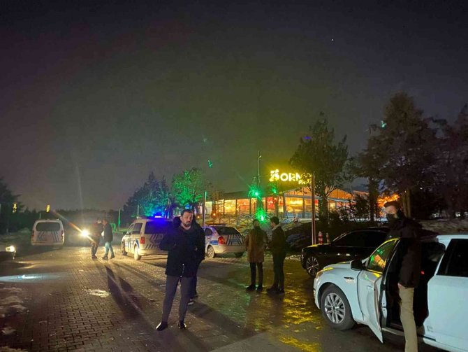 Ankara’da Kafede Silahlı Kavga: 1’i Ağır 2 Kişi Yaralandı