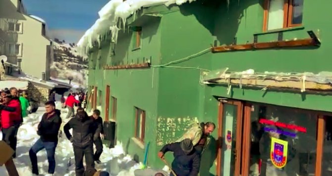 Saklıkent’teki Çatı Çöktü: 8 Yaralı