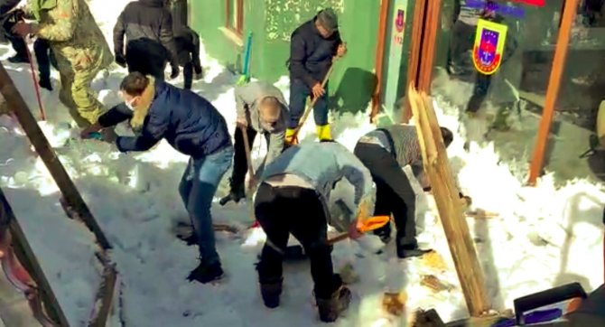 Saklıkent’teki Çatı Çöktü: 8 Yaralı
