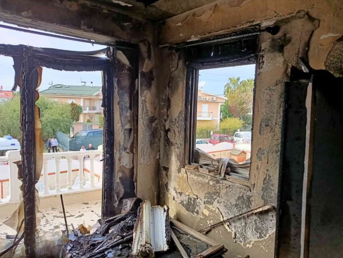Uyuşturucu Bağımlılığından Kurtulmak İçin Kendini Zincirlediği Lüks Villada Çıkan Yangında Can Verdi
