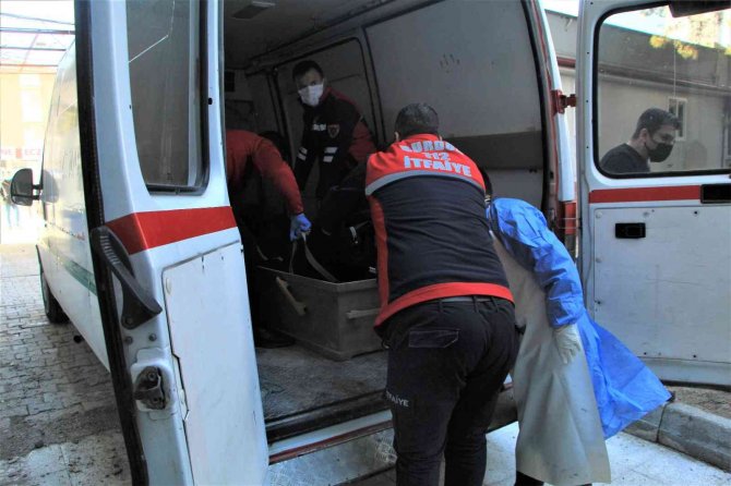 10 Gün Önce Geldiği Kızının Evinde Sobadan Zehirlenen Yaşlı Çifti Ölüm Ayırdı