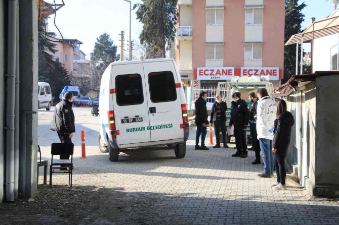 10 Gün Önce Geldiği Kızının Evinde Sobadan Zehirlenen Yaşlı Çifti Ölüm Ayırdı