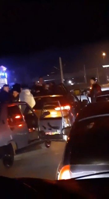 Bursa’da Yolu Trafiğe Kapatıp Eğlendiler