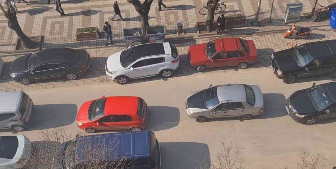 Bursa’da Yolu Kapatıp Çiftetelli Oynadılar