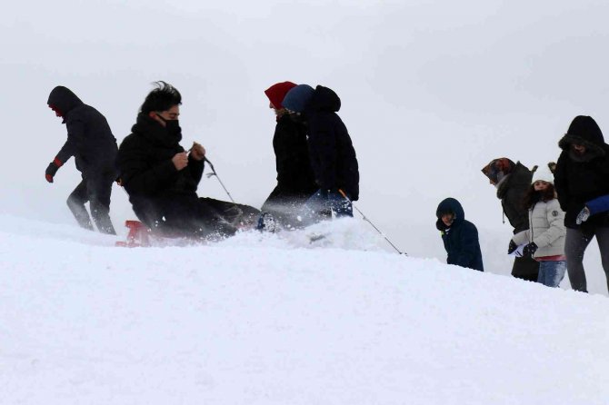 Zigana Dağı Karne Tatilinde Doldu Taştı