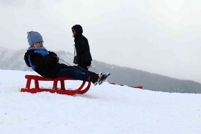 Zigana Dağı Karne Tatilinde Doldu Taştı