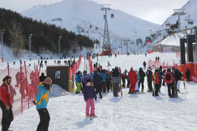 Palandöken Sömestir’de 400 Bin Kişiyi Ağırladı