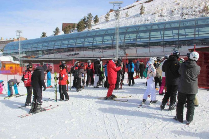 Palandöken Sömestir’de 400 Bin Kişiyi Ağırladı