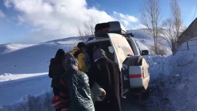 Karla Mücadele Ekipleri Acil Hasta İçin Seferber Oldu