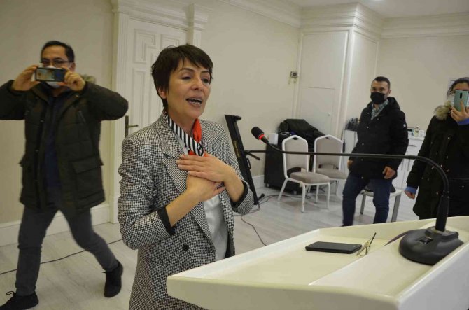 Fatsa Giyim Eşyaları Esnaf Odası Başkanı Meltem Dur