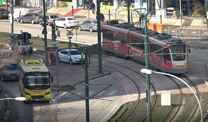 Gaziantep’te Çocukların Tramvayla Tehlikeli Yolculuğu Kamerada