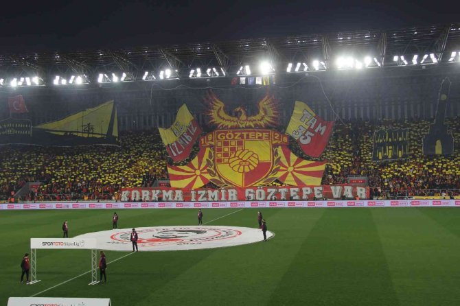 Göztepe Taraftarından Koreografi Şovu