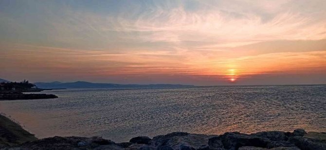 Burhaniye Sahilinde Gün Batımı Böyle Görüntülendi