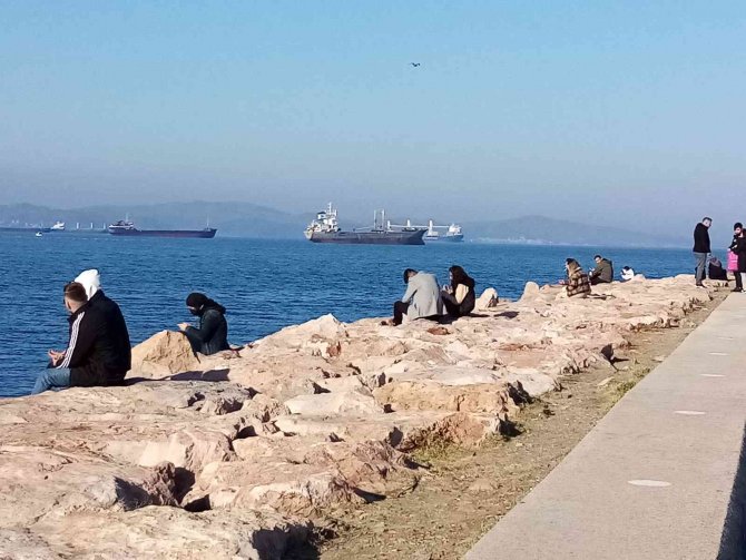 Bandırma’da Güneşli Havadada Vatandaş Sahile Akın Etti.