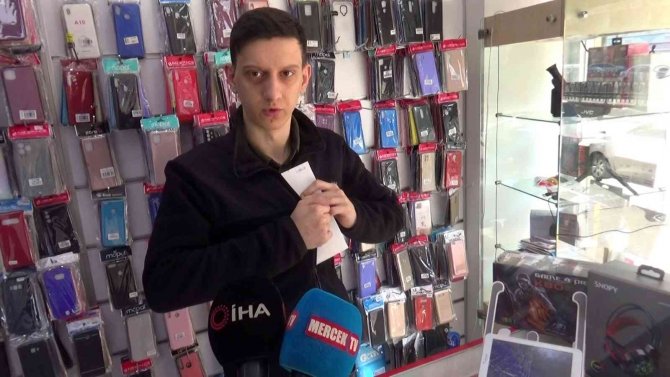 Sultangazi’de Kulaklık Hırsızlığı Kamerada