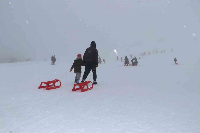Keltepe Kayak Merkezi Tatilin Son Gününde Ziyaretçi Akınına Uğradı