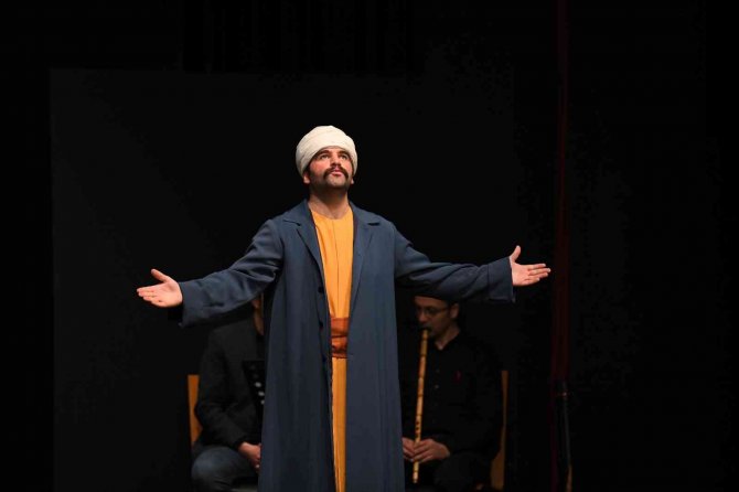 Başkan Büyükkılıç, “Yunus Emre” Adlı Tiyatro Oyununu İzledi