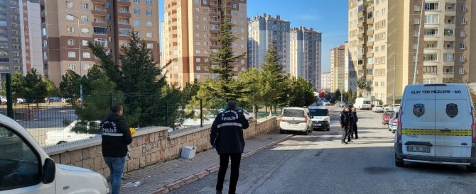 Silahla Önce Kocasını Yaraladı, Sonra Kendi Kafasına Sıktı
