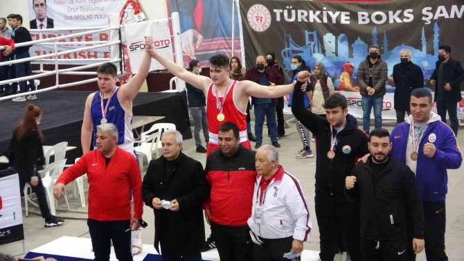 Türkiye Gençler Boks Şampiyonası’nda Madalyalar Sahiplerini Buldu