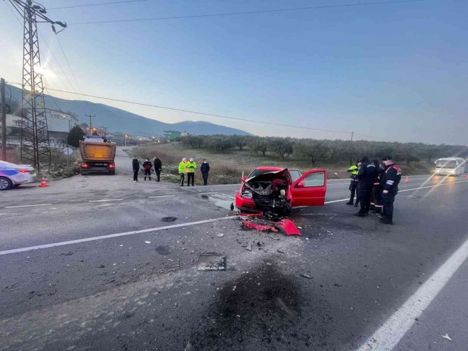 Otomobil Tali Yoldan Çıkan Tıra Çarptı: 1 Ölü