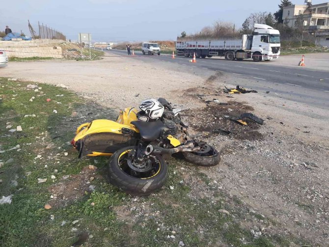 Motosikletin Traktöre Çarptığı Feci Kaza Güvenlik Kamerasında