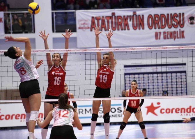 Muratpaşa Belediyespor, Lideri 3-0 Mağlup Etti