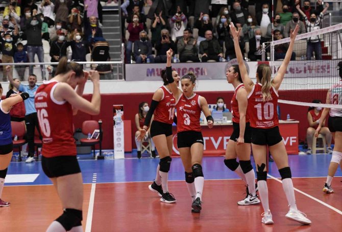 Muratpaşa Belediyespor, Lideri 3-0 Mağlup Etti