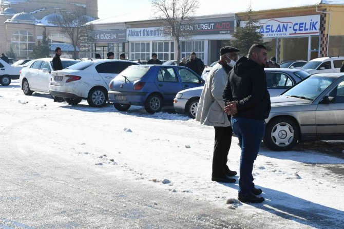 Galericiler Satış Olmadığından Vatandaş Düşmeyen Fiyatlardan Yakınıyor