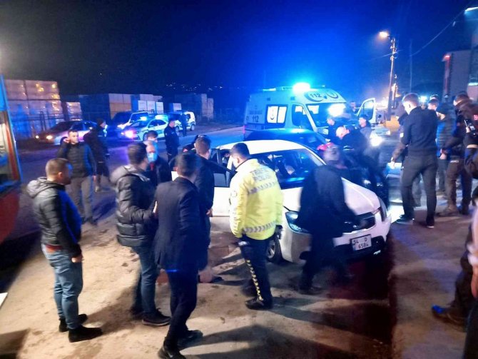 Sakarya’da İki Otomobil Çarpıştı: 6 Yaralı