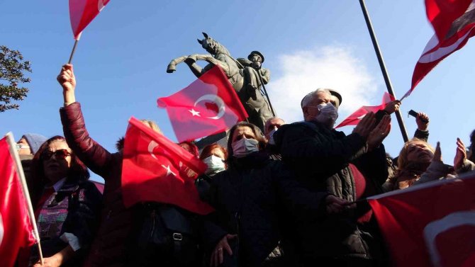 Siyasi Partiler Ve Stk’lardan Onur Anıtı Saldırısına Tepki