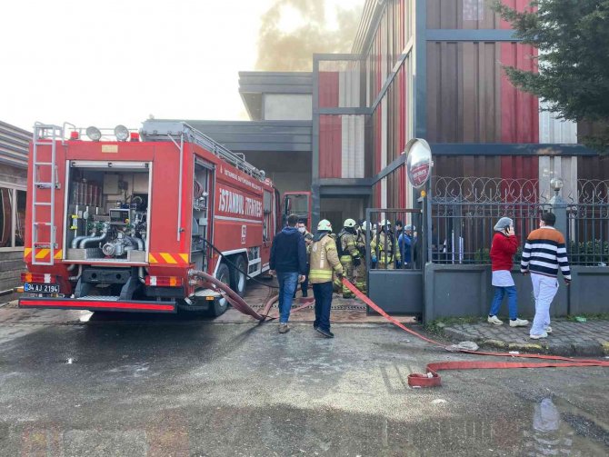 Sancaktepe’de Simit Fabrikasında Yangın