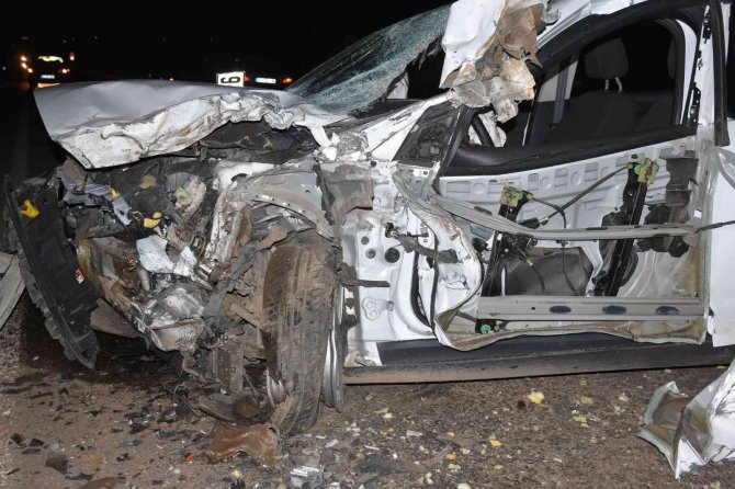 Şanlıurfa’da Yolcu Minibüsü İle Otomobil Kafa Kafaya Çarpıştı: 13 Yaralı