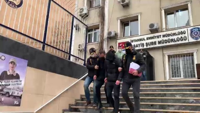 Kendilerini Banka Görevlisi Olarak Tanıttılar, 125 Bin Dolandırdılar