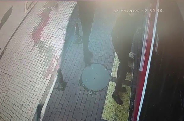 Kendilerini Banka Görevlisi Olarak Tanıttılar, 125 Bin Dolandırdılar